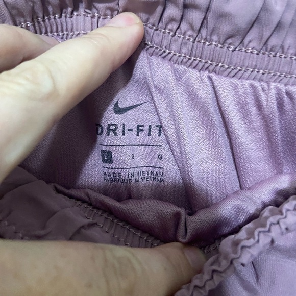 Nike EUC women's L mauve running shorts with built in underwear - Picture 3 of 5